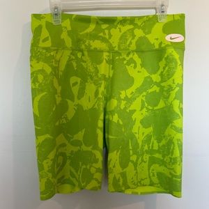 NWT Nike One Luxe Tight Fit Biker Shorts